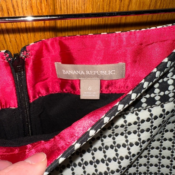 Banana Republic Black and White Skirt with Pockets - Picture 3 of 4